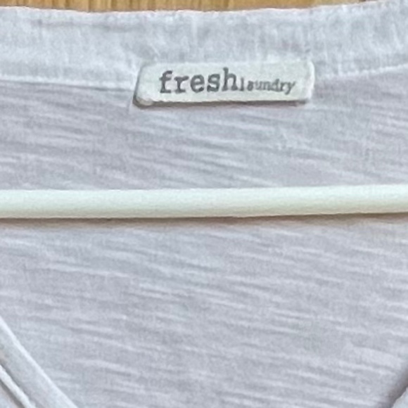 FRESH LAUNDRY High Low Summer Blouse Top Off White Notched V Neck L/S Tee Small - Picture 5 of 5